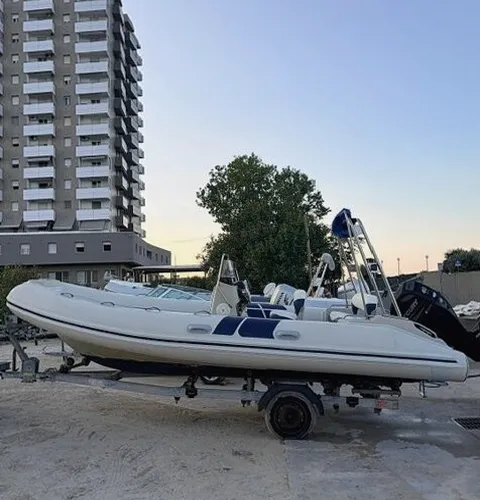 alquiler de barco sin licencia en San Sebastián de La Gomera, Canarias